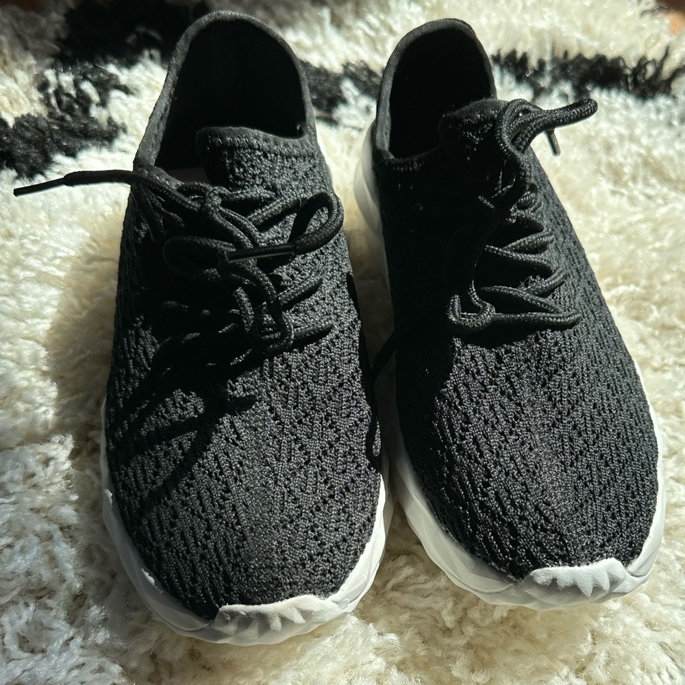 🆕 J. Renee black tennis shoes.